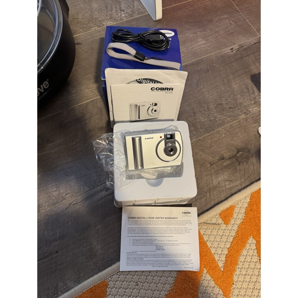 COMPACT‎ Cobra Digital Camera DC345 with CD, Cord & Strap New in Box